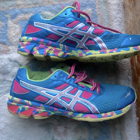 86 size 9, multicolored running shoes - Picture 1 of 5
